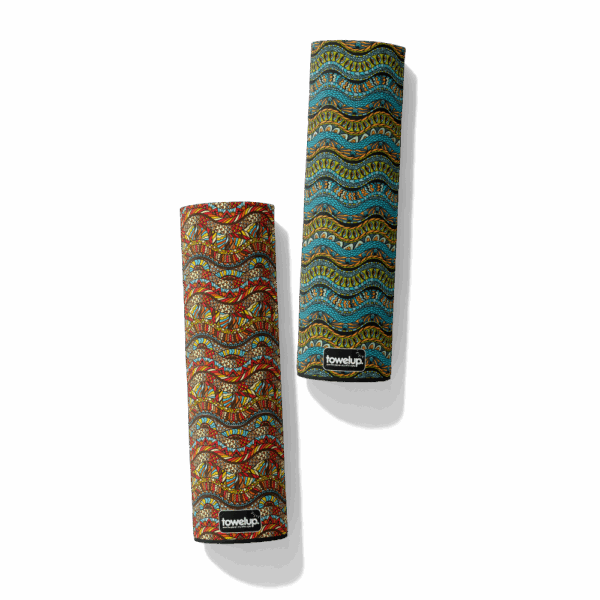 White background, bundle of 2 travel towels